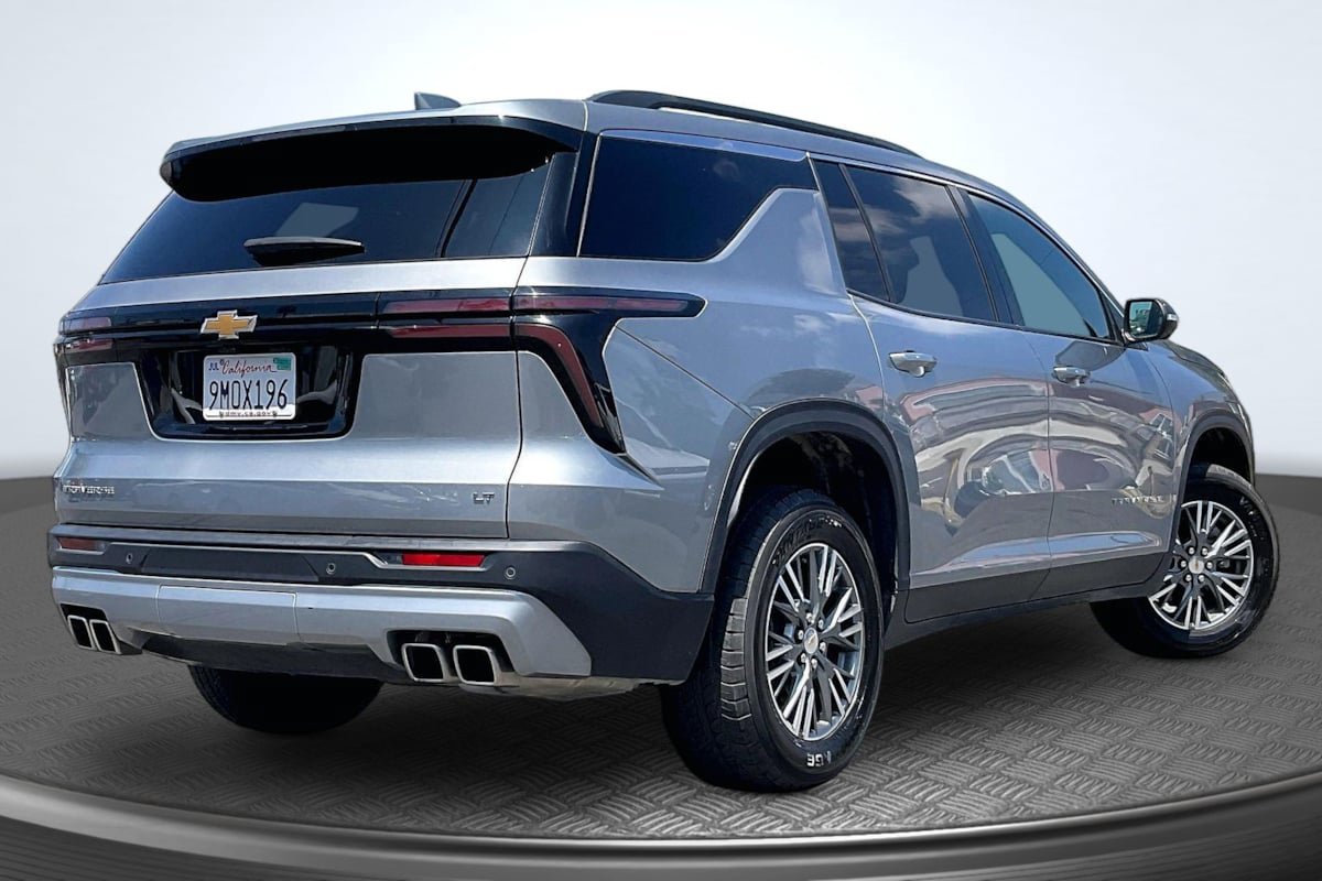 Used 2024 Chevrolet Traverse LT FWD image 13