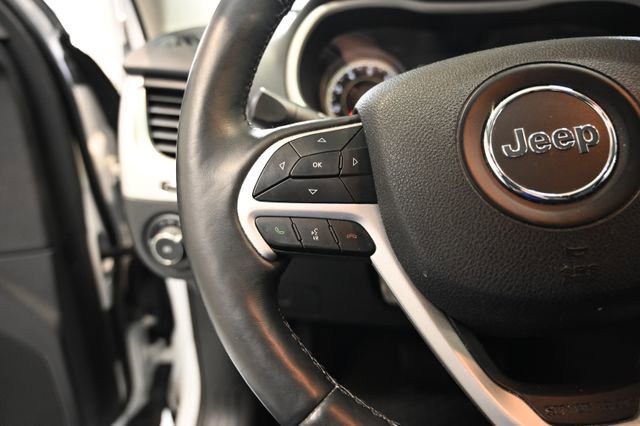 Used 2018 Jeep Cherokee Latitude Plus w/ Cold Weather Group image 23