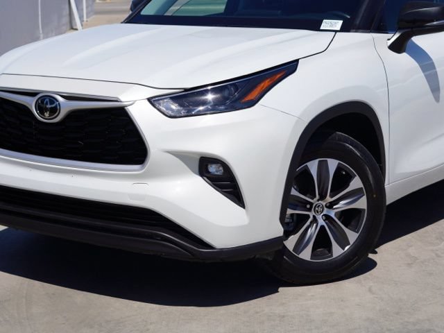 Used 2023 Toyota Highlander XLE FWD image 6