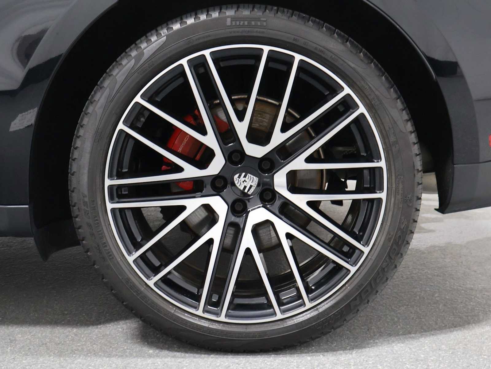Certified 2023 Porsche Macan S AWD/4WD image 36