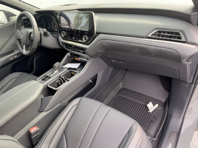 New 2026 Lexus TX 500h AWD image 32