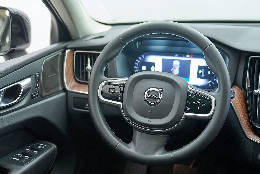 Certified 2023 Volvo XC60 B5 Plus AWD/4WD image 22