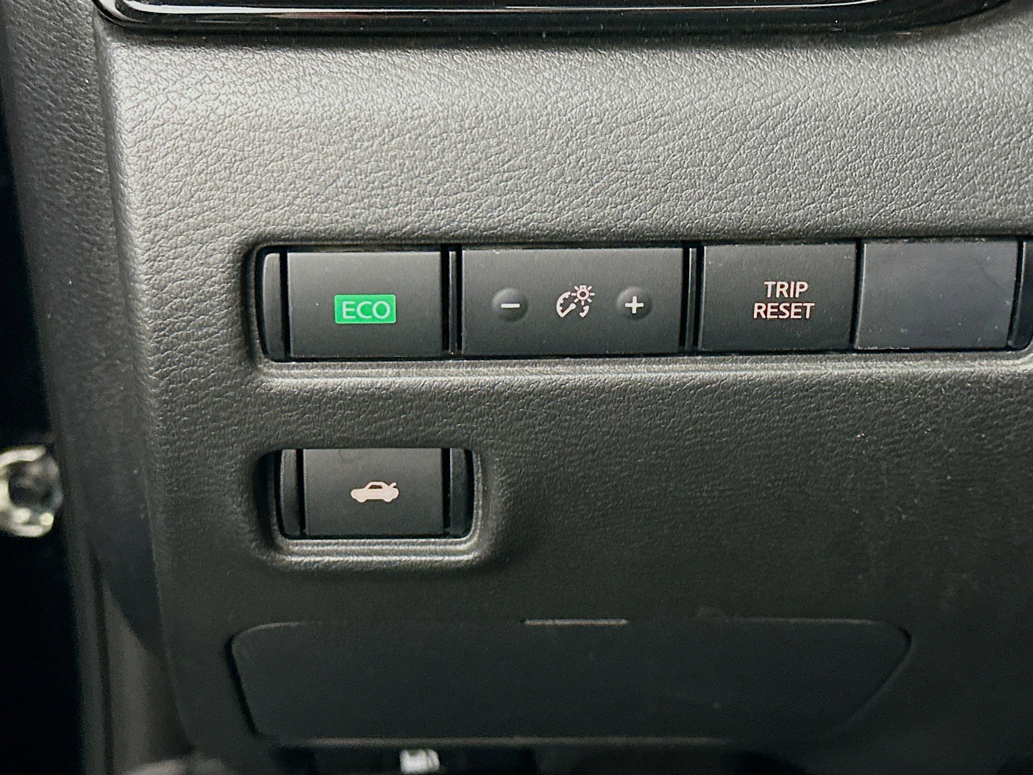 Used 2025 Nissan Sentra SV FWD image 17