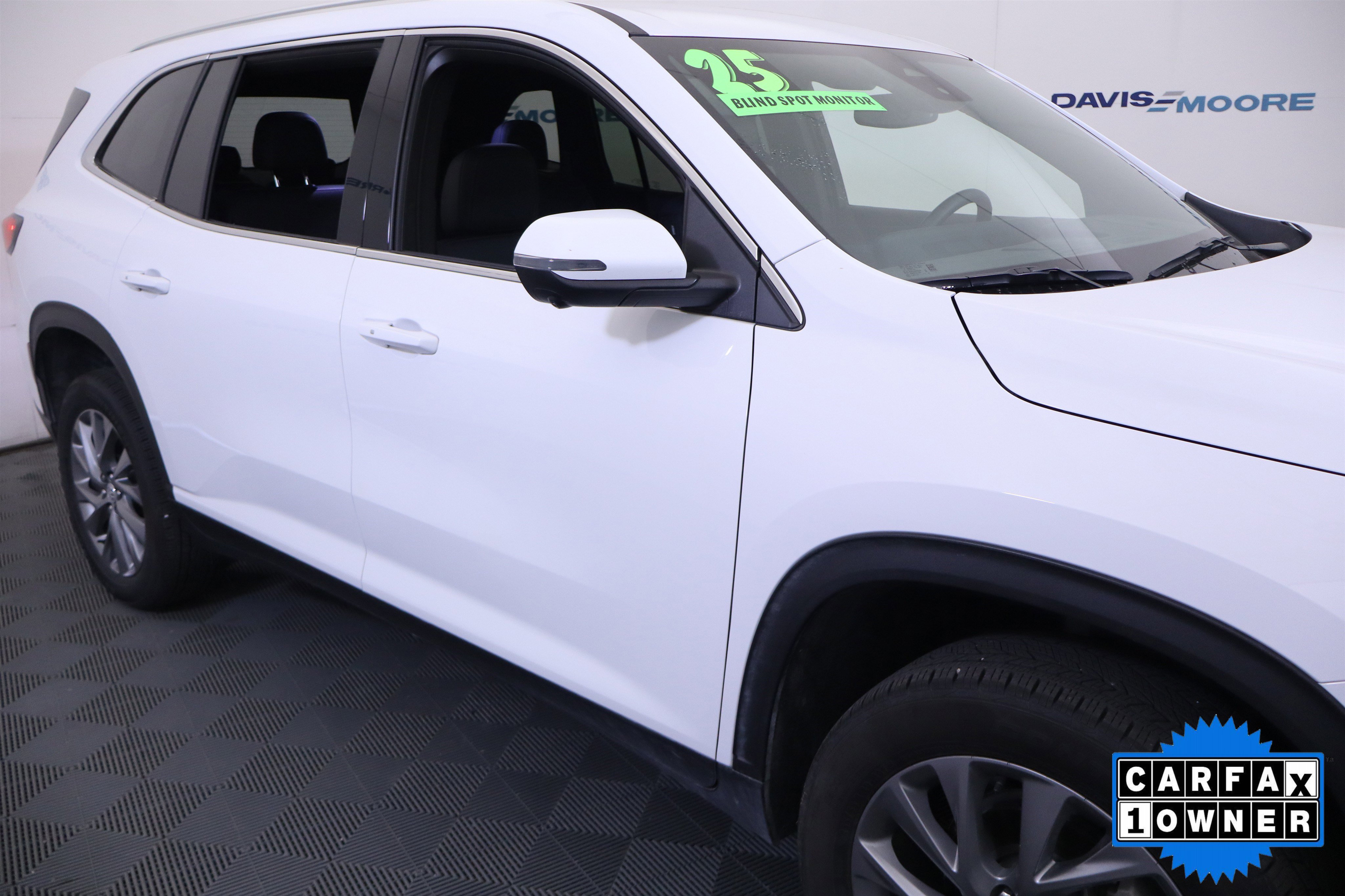 Used 2025 Buick Enclave Preferred FWD image 4