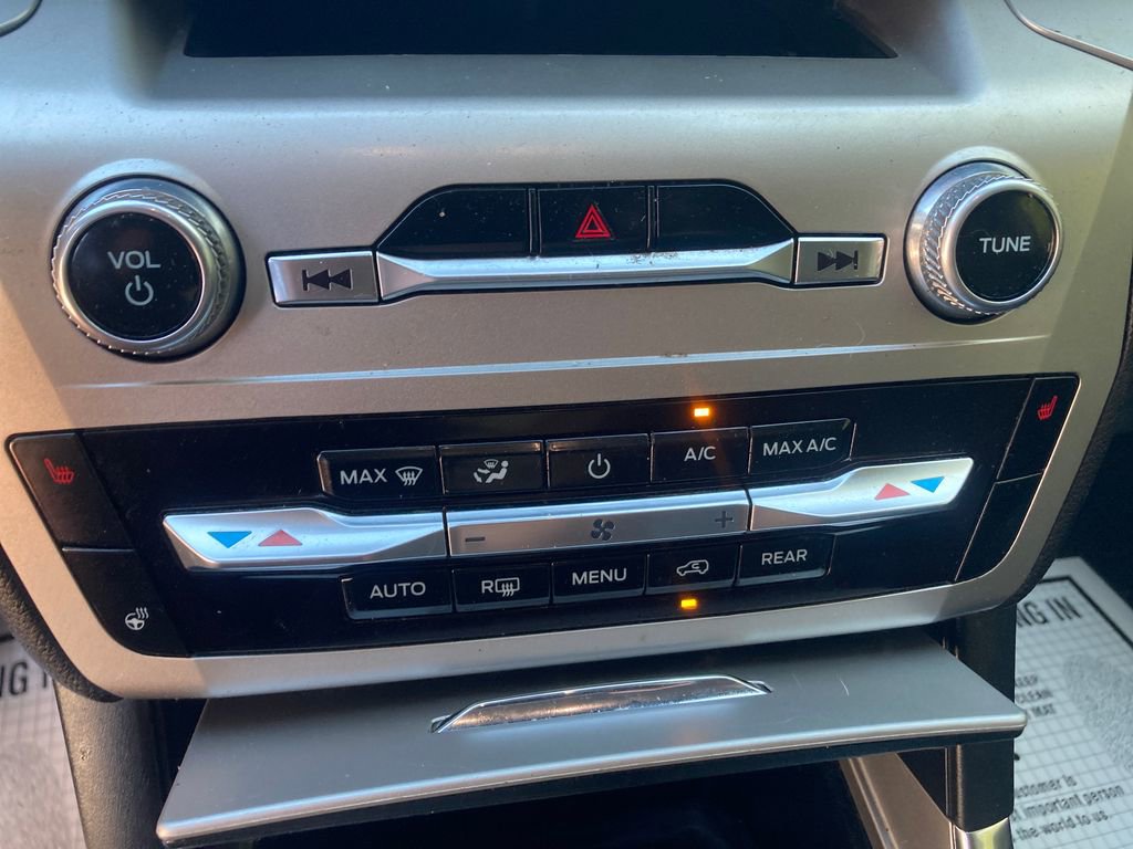 Used 2022 Ford Explorer XLT w/ Equipment Group 202A image 25