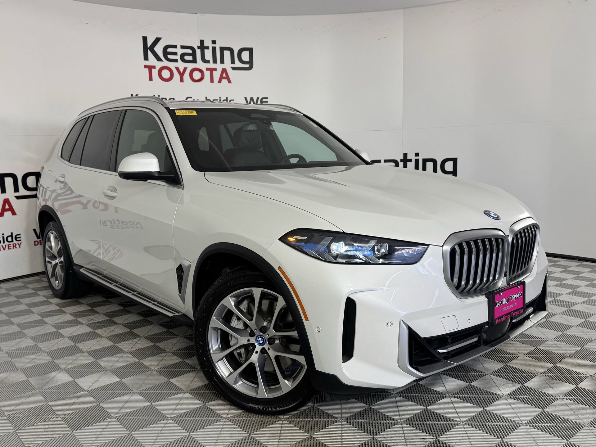Used 2024 BMW X5 xDrive50e image 3
