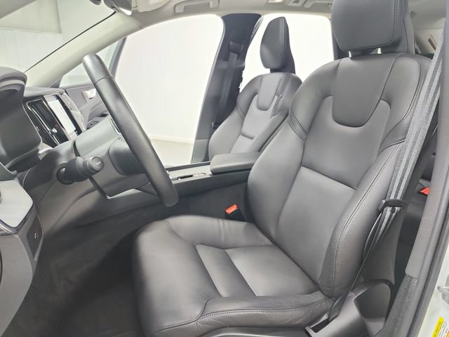 Used 2025 Volvo XC60 B5 Plus AWD/4WD image 19