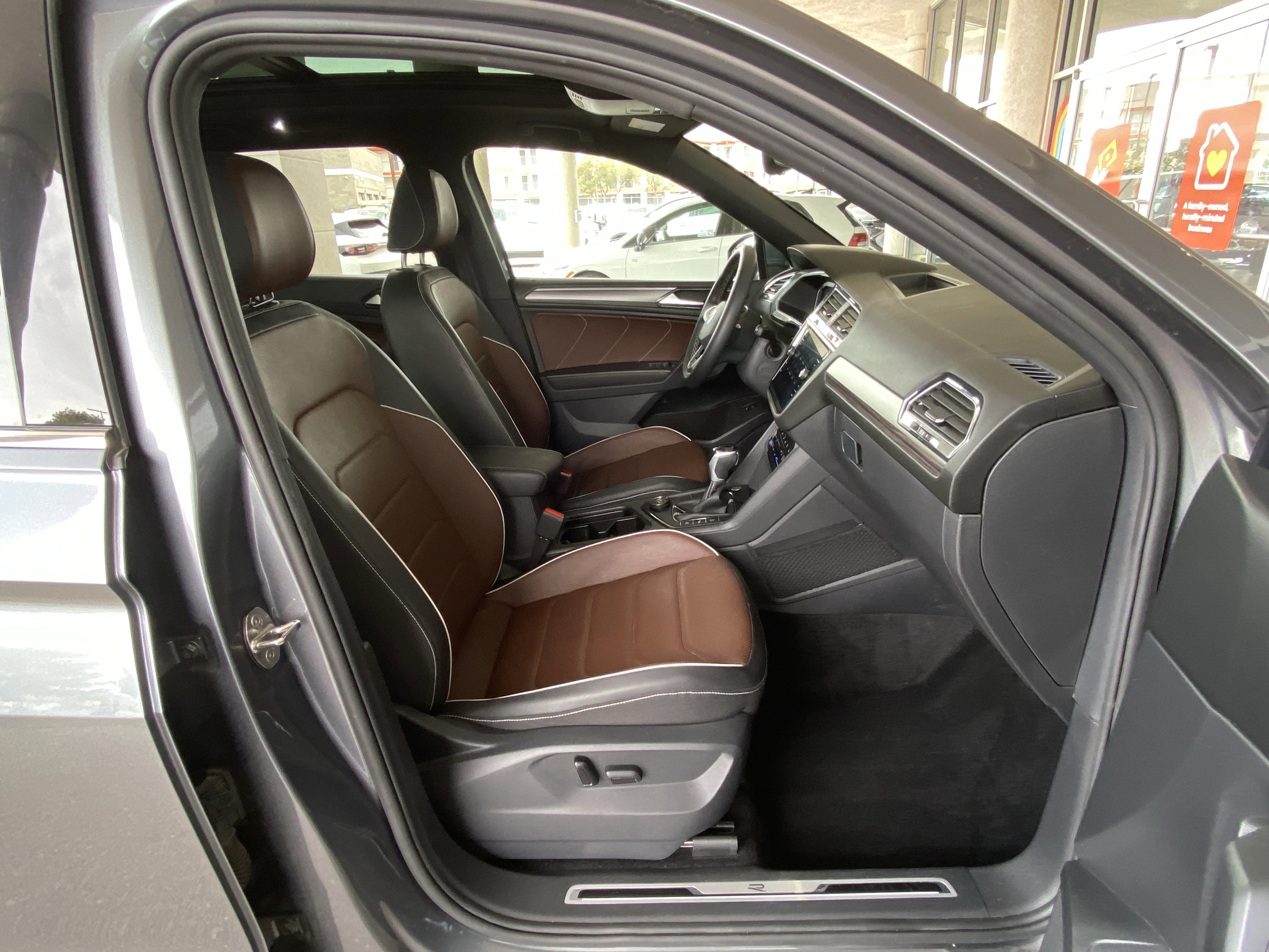 Used 2023 Volkswagen Tiguan SEL R-Line image 35