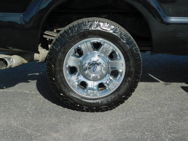 Used 2016 Ford F250 Lariat w/ Lariat Chrome Package image 10