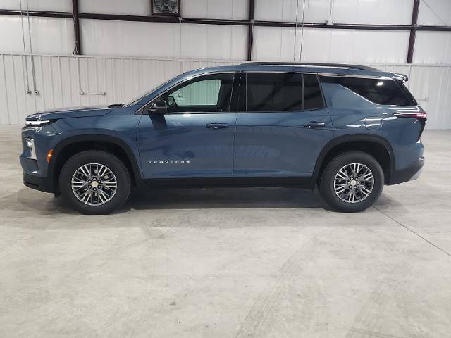 Used 2025 Chevrolet Traverse LT FWD image 2