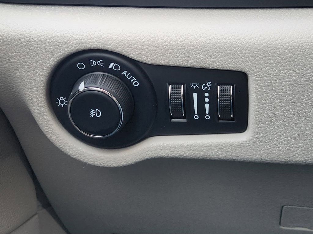 Used 2024 Chrysler Pacifica Touring-L image 23