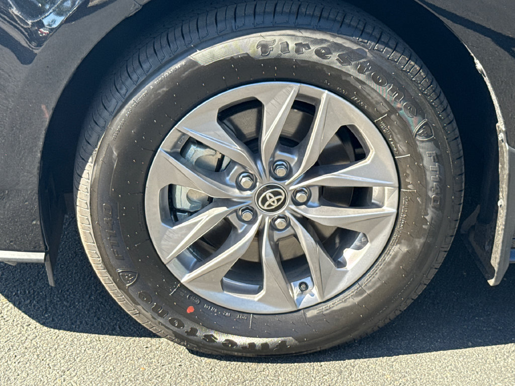 Certified 2026 Toyota Sienna XLE FWD image 7