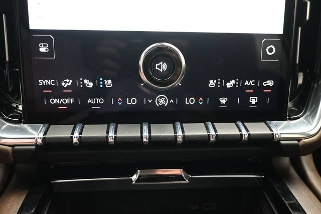 Used 2025 GMC Yukon Denali Ultimate AWD/4WD image 13