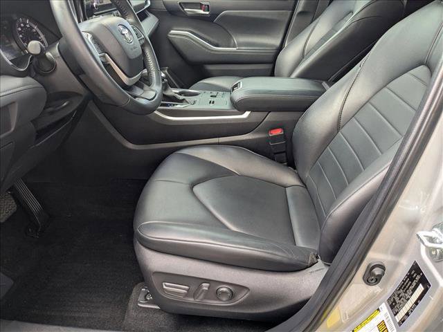 Used 2023 Toyota Highlander XLE image 15