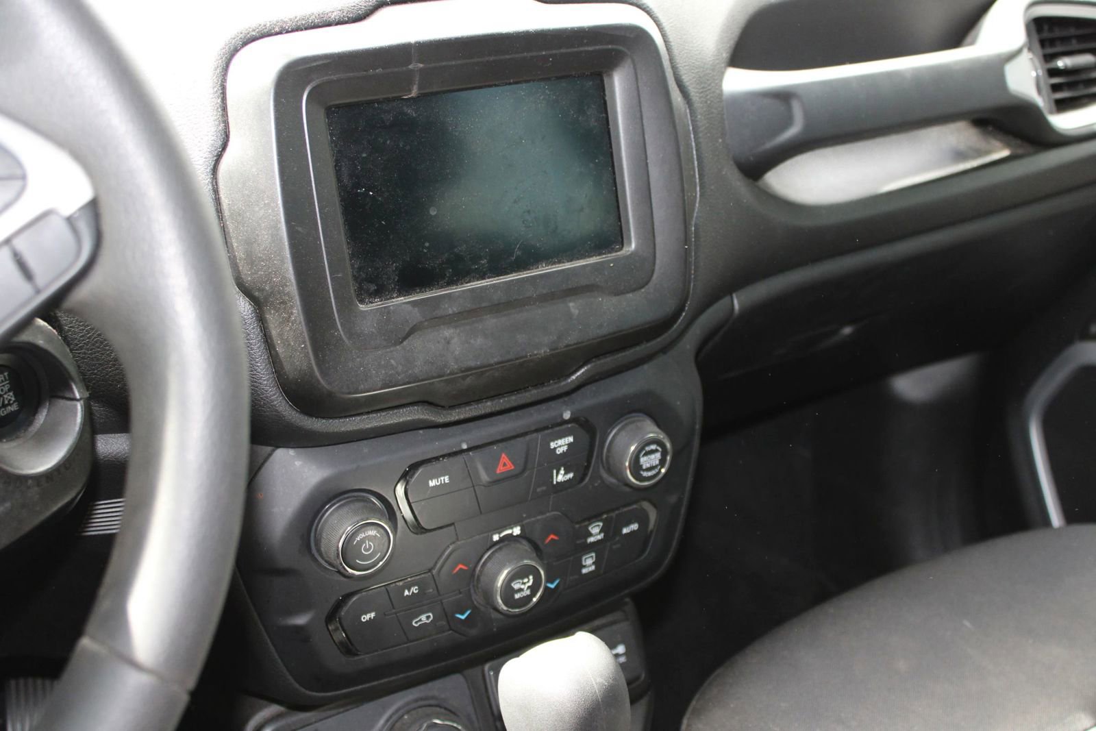 Used 2021 Jeep Renegade Sport image 10