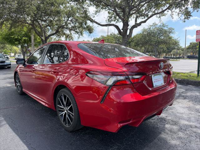Used 2022 Toyota Camry SE w/ Convenience Package FWD image 9