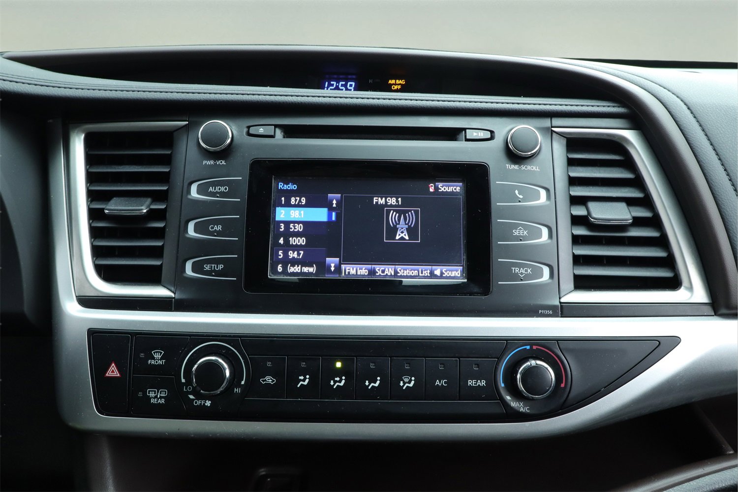 Used 2018 Toyota Highlander LE image 19