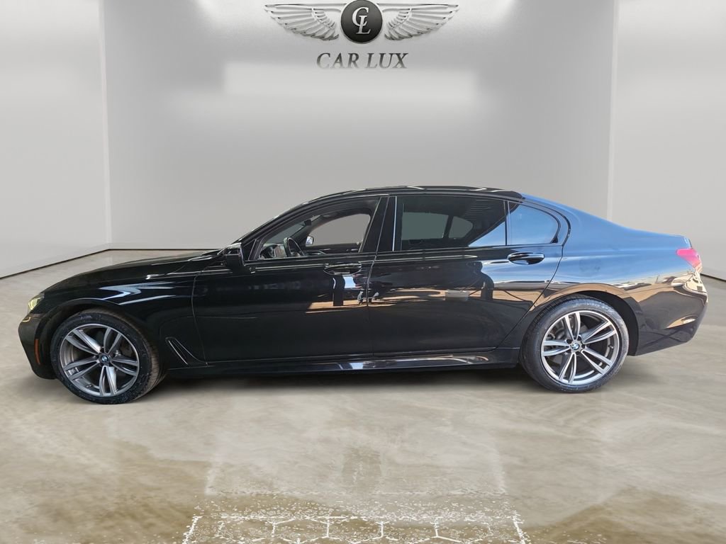 Used 2018 BMW 750i image 2