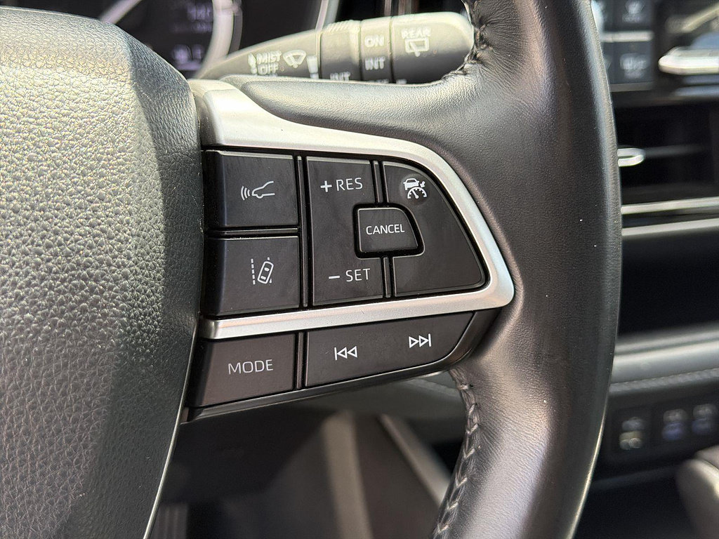 Used 2022 Toyota Highlander XLE FWD image 37