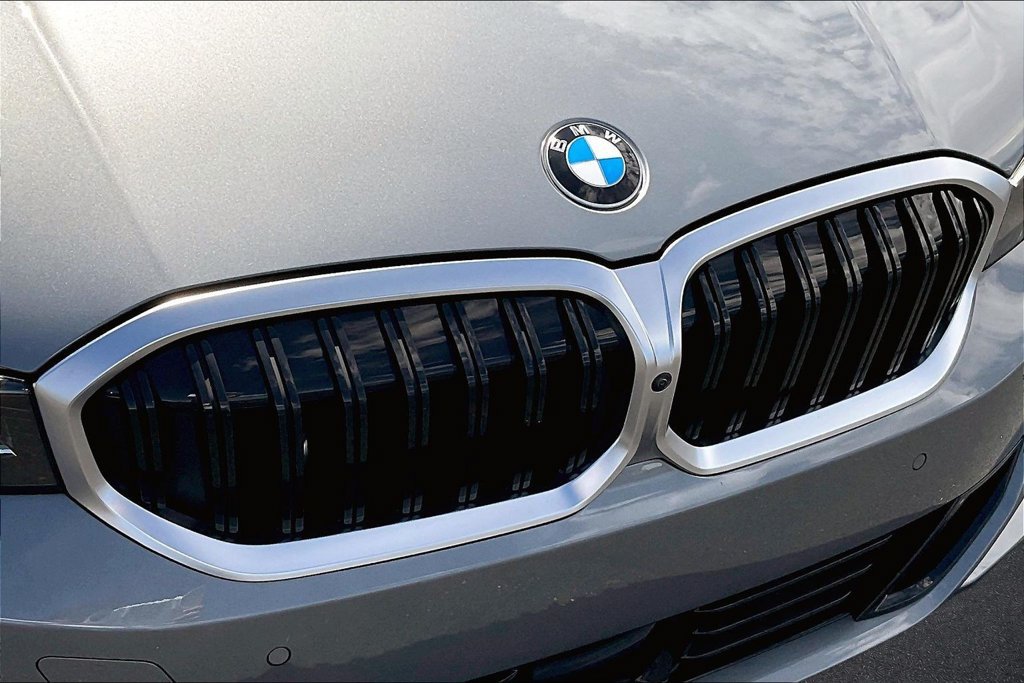 Used 2024 BMW 330i xDrive Sedan w/ Premium Package AWD/4WD image 33