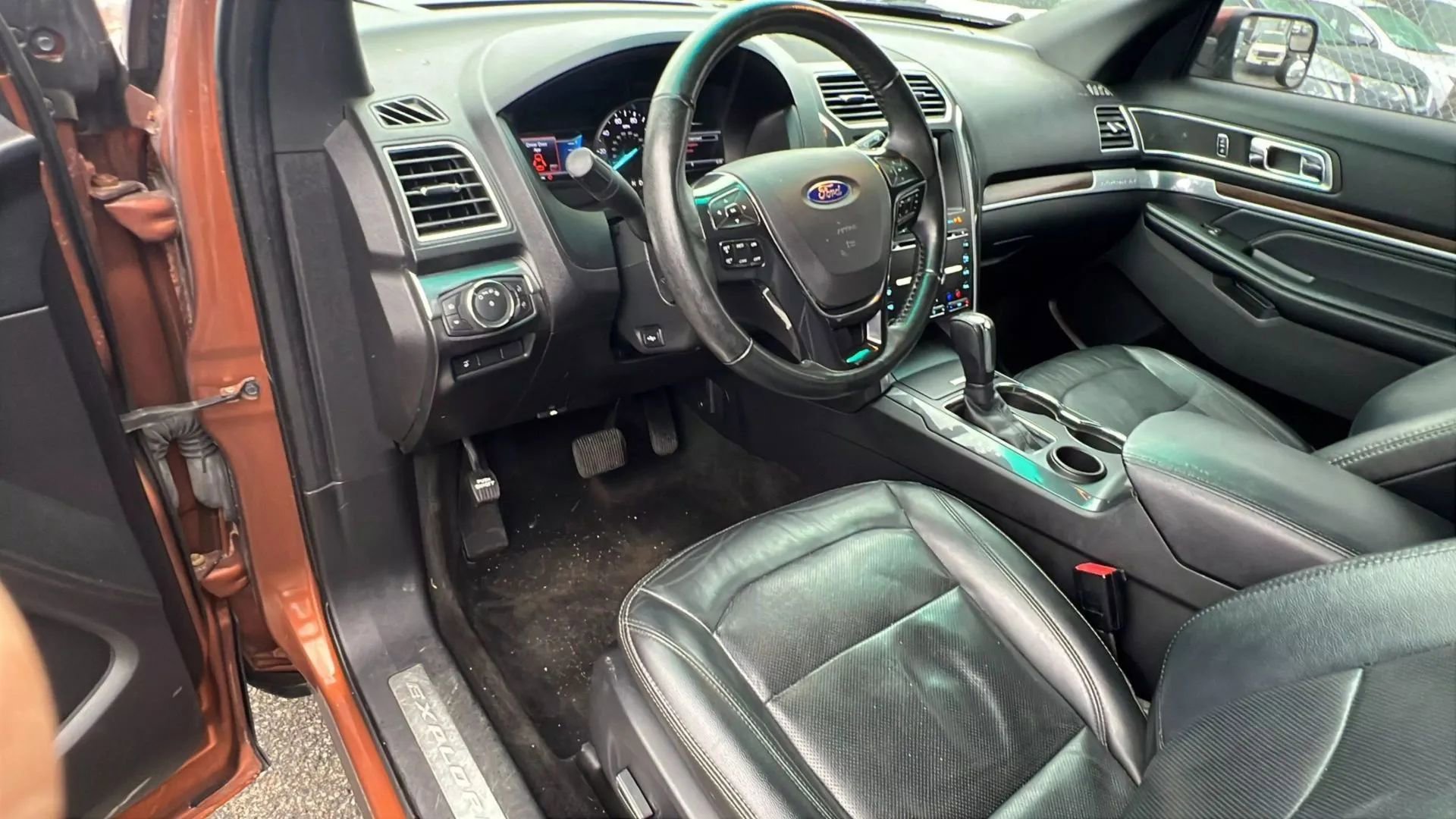 Used 2017 Ford Explorer Limited image 25