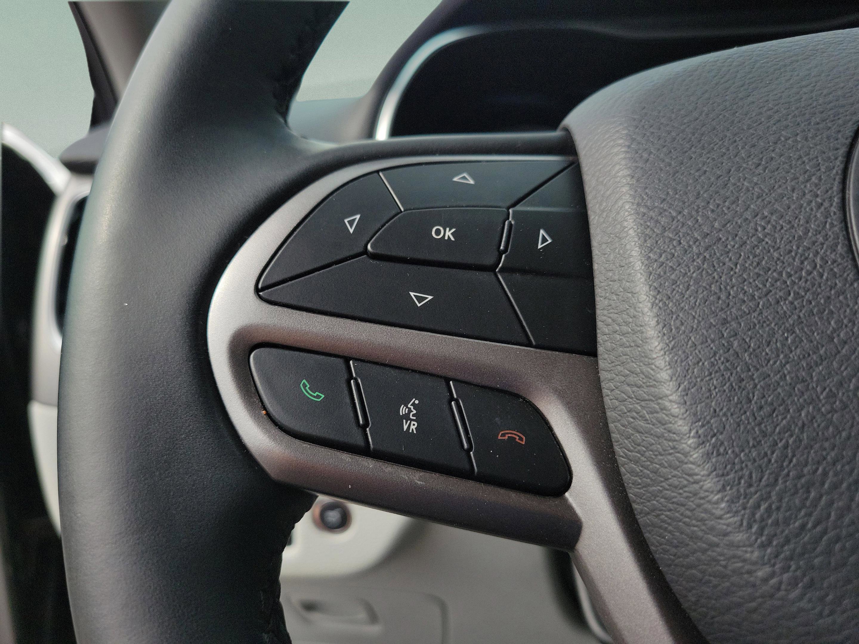 Used 2019 Jeep Cherokee Limited image 21