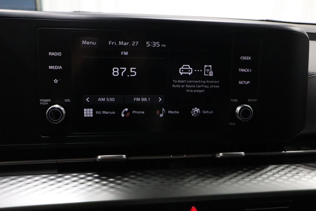 Used 2024 Kia Carnival LX FWD image 2