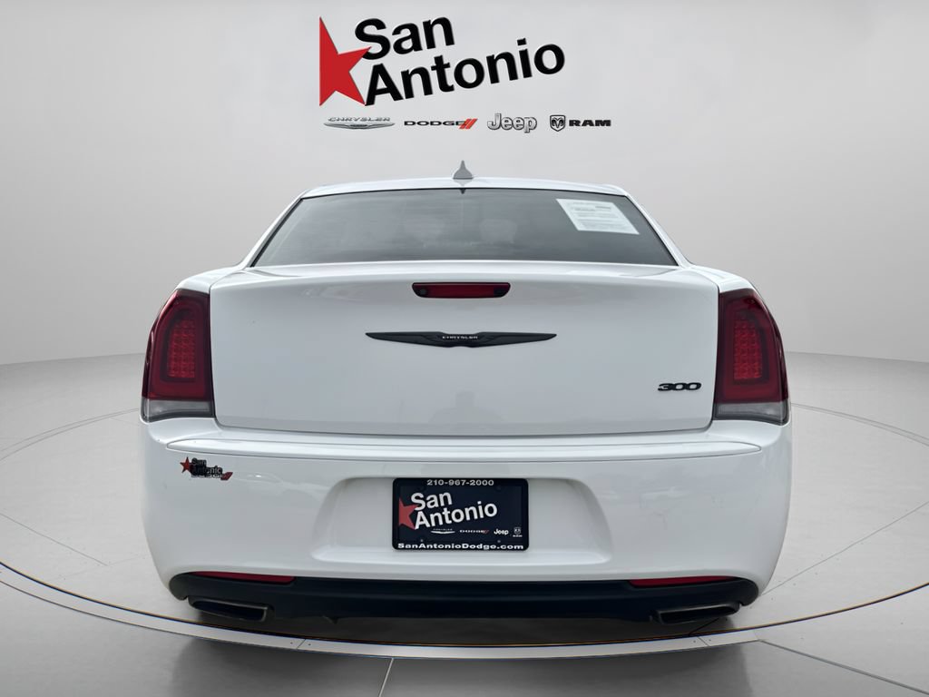 Certified 2023 Chrysler 300 Touring w/ Sport Appearance Package RWD image 13