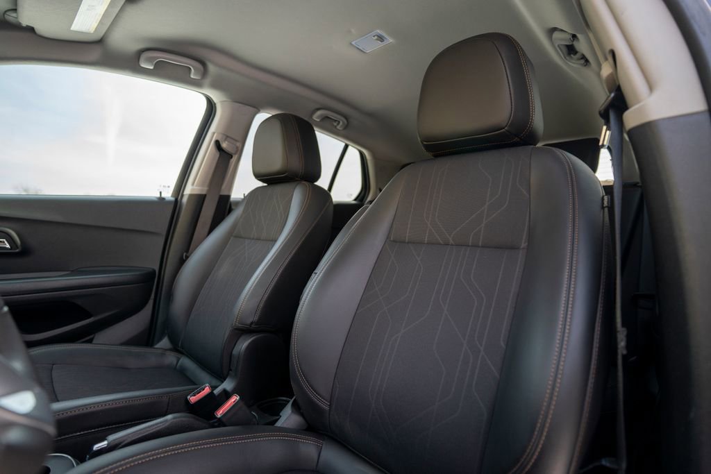 Certified 2021 Chevrolet Trax LT w/ Driver Confidence Package image 6