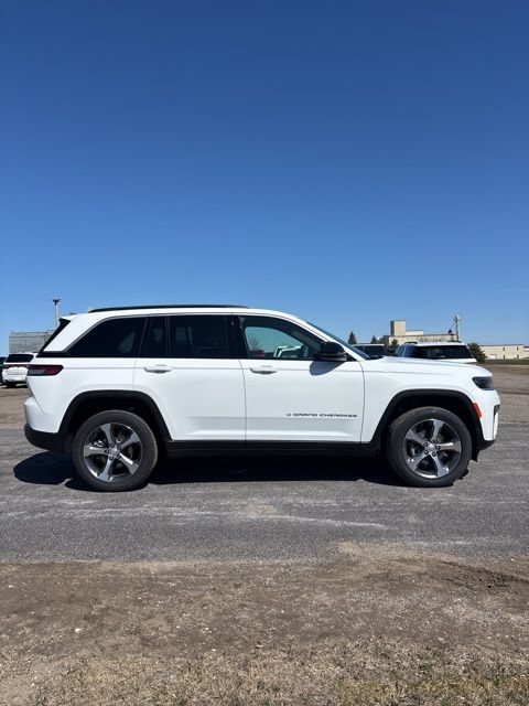New 2026 Jeep Grand Cherokee Limited w/ Trailer Tow Package