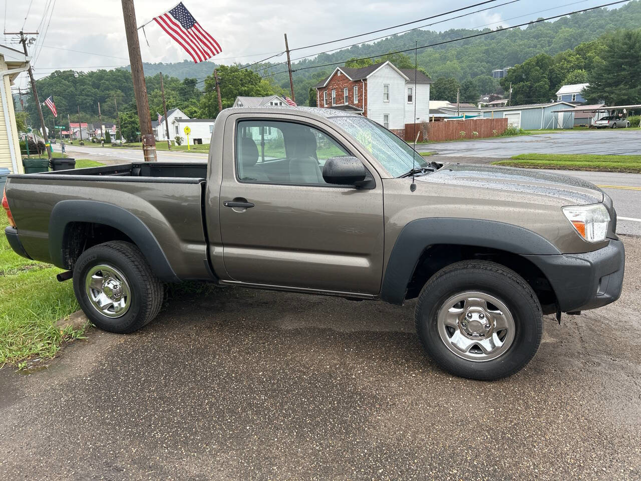 Used 2012 Toyota Tacoma 4x4 Regular Cab image 1