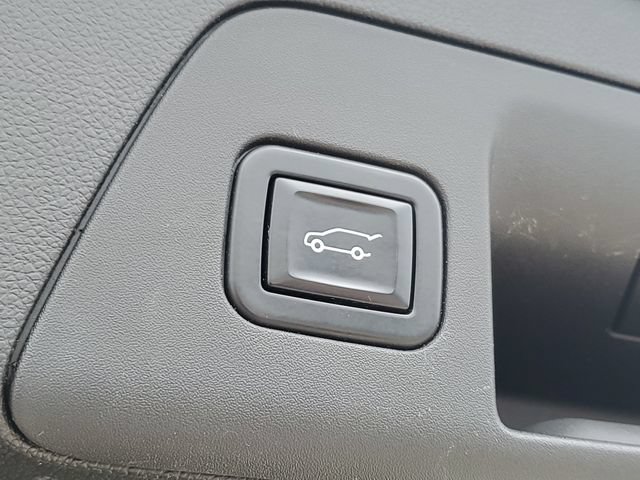Used 2022 Buick Envision Avenir w/ Technology Package II AWD/4WD image 9