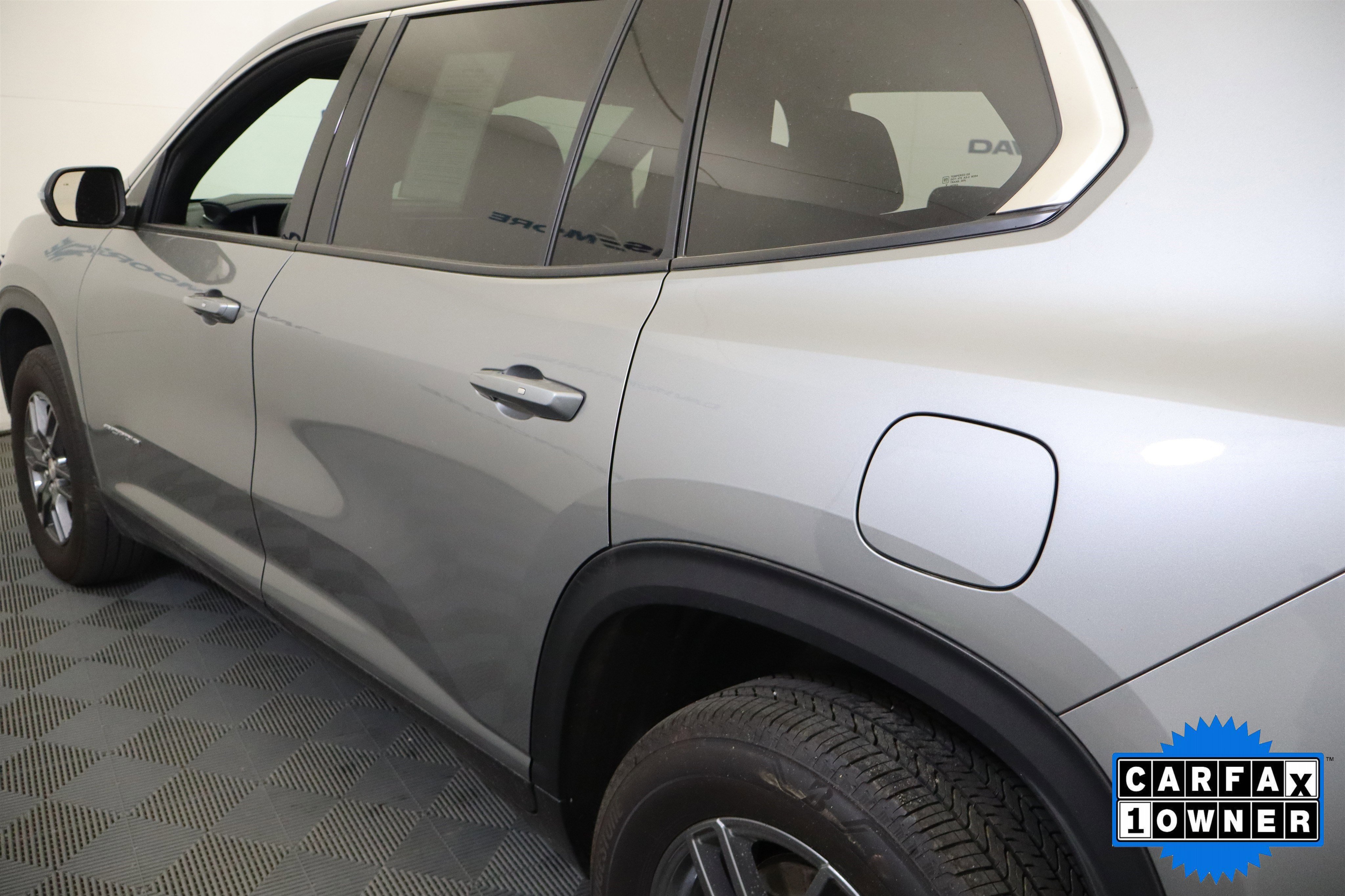 Used 2025 GMC Acadia Elevation AWD/4WD image 11