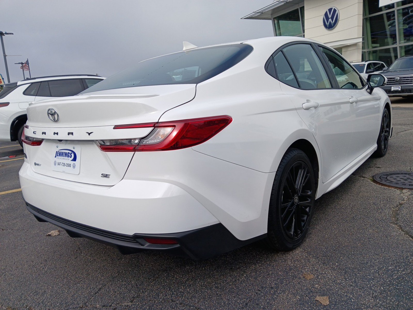 Used 2025 Toyota Camry SE FWD image 4