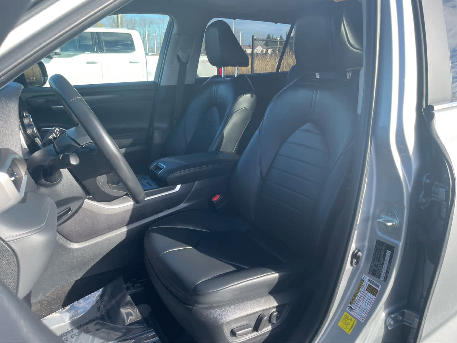 Used 2023 Toyota Highlander XLE image 14