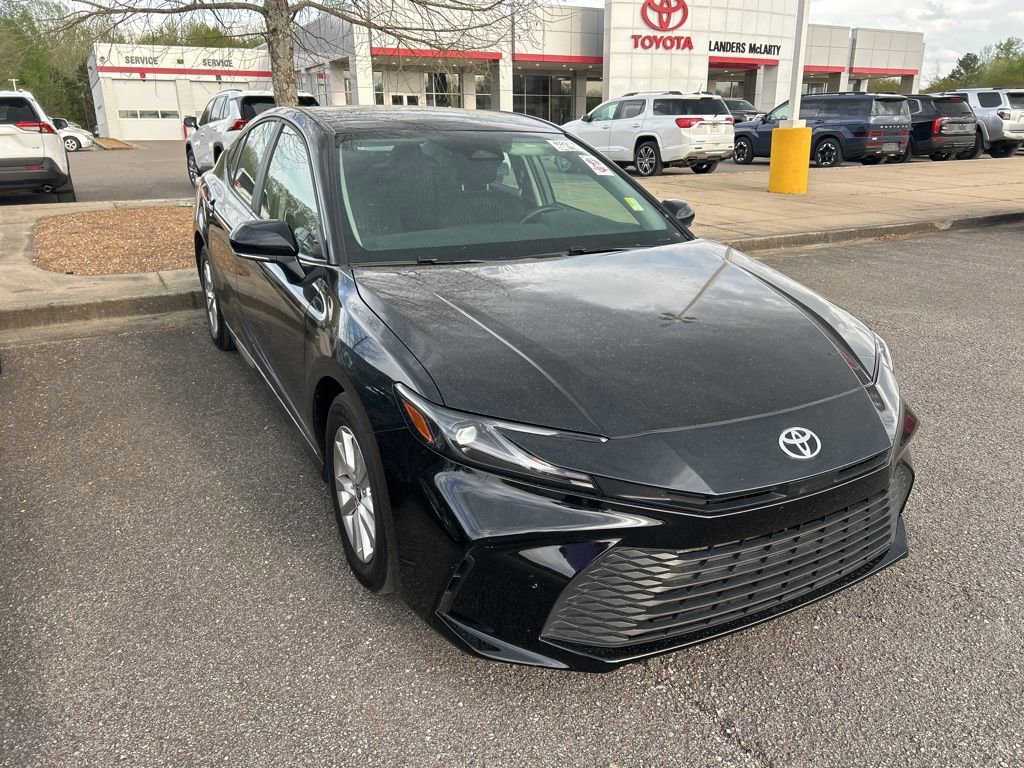 Used 2025 Toyota Camry LE image 4