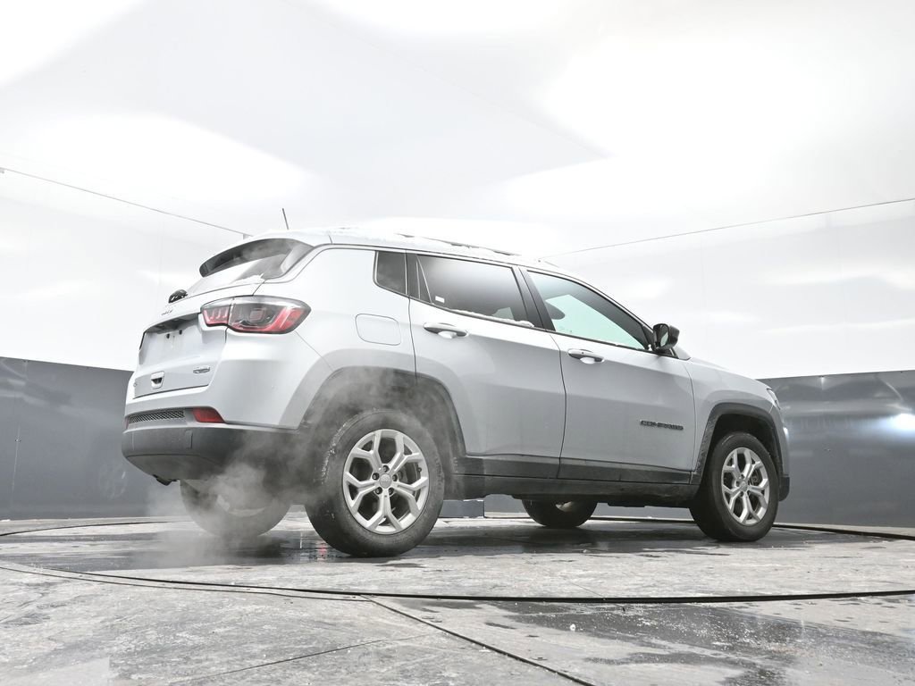 Used 2024 Jeep Compass Latitude image 24