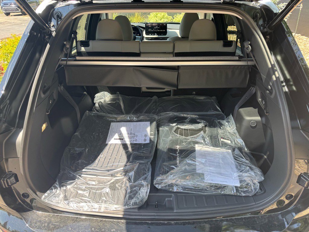 Used 2025 Mitsubishi Outlander AWD image 18