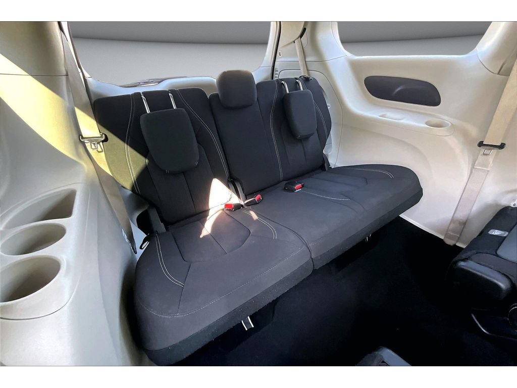 Certified 2024 Chrysler Voyager LX FWD image 44