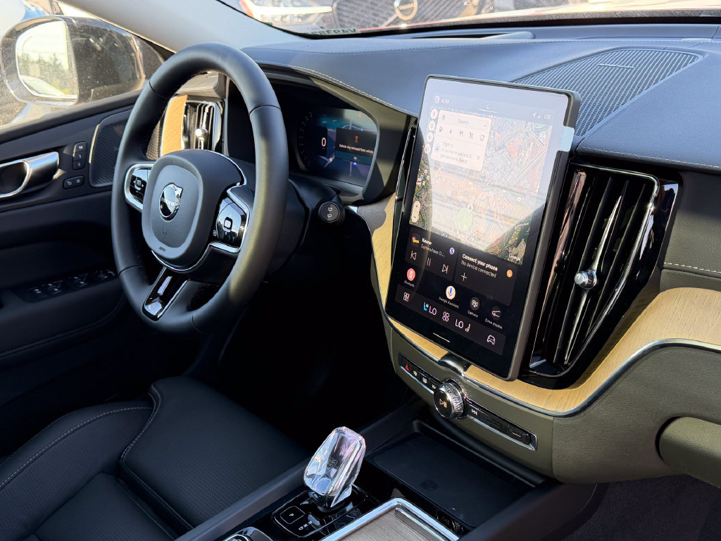 New 2026 Volvo XC60 T8 Ultra w/ Climate Package AWD/4WD image 7
