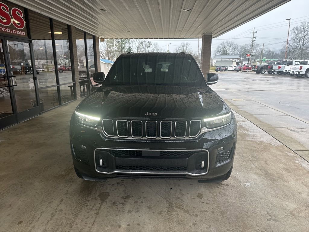 Used 2022 Jeep Grand Cherokee Overland w/ Luxury Tech Group IV AWD/4WD image 2