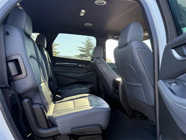Used 2024 Buick Enclave Premium image 12