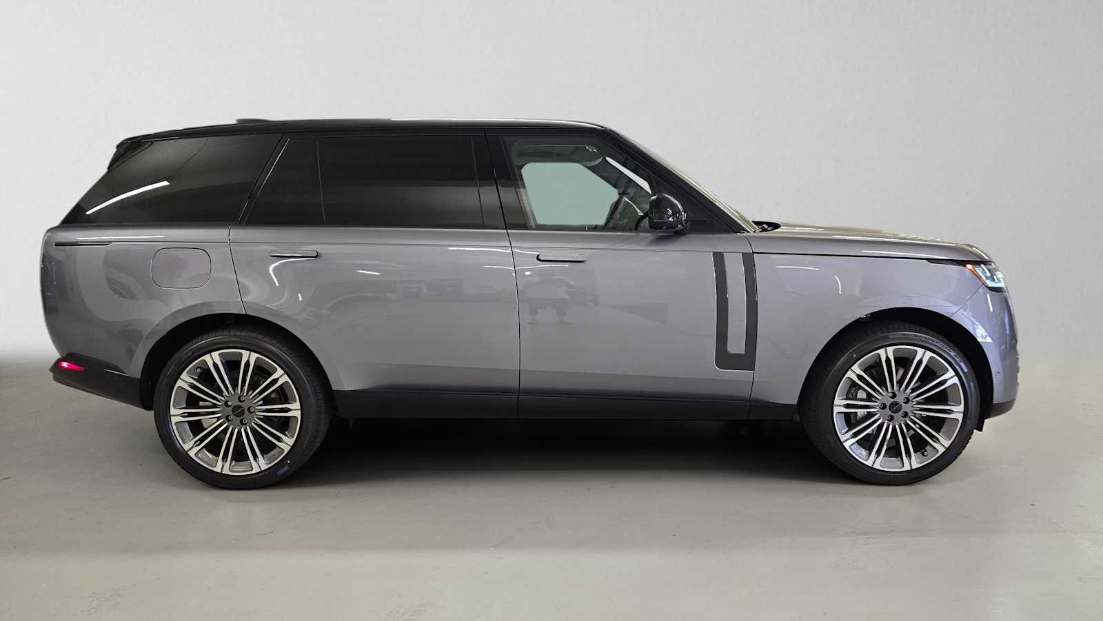 New 2026 Land Rover Range Rover Long Wheelbase SE AWD/4WD image 6
