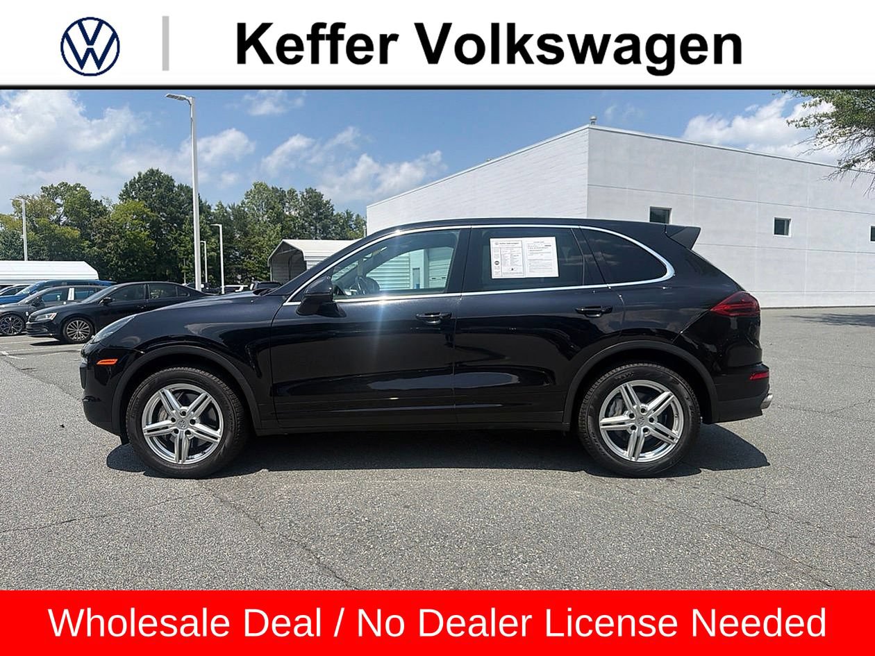 Used 2017 Porsche Cayenne S AWD/4WD image 2