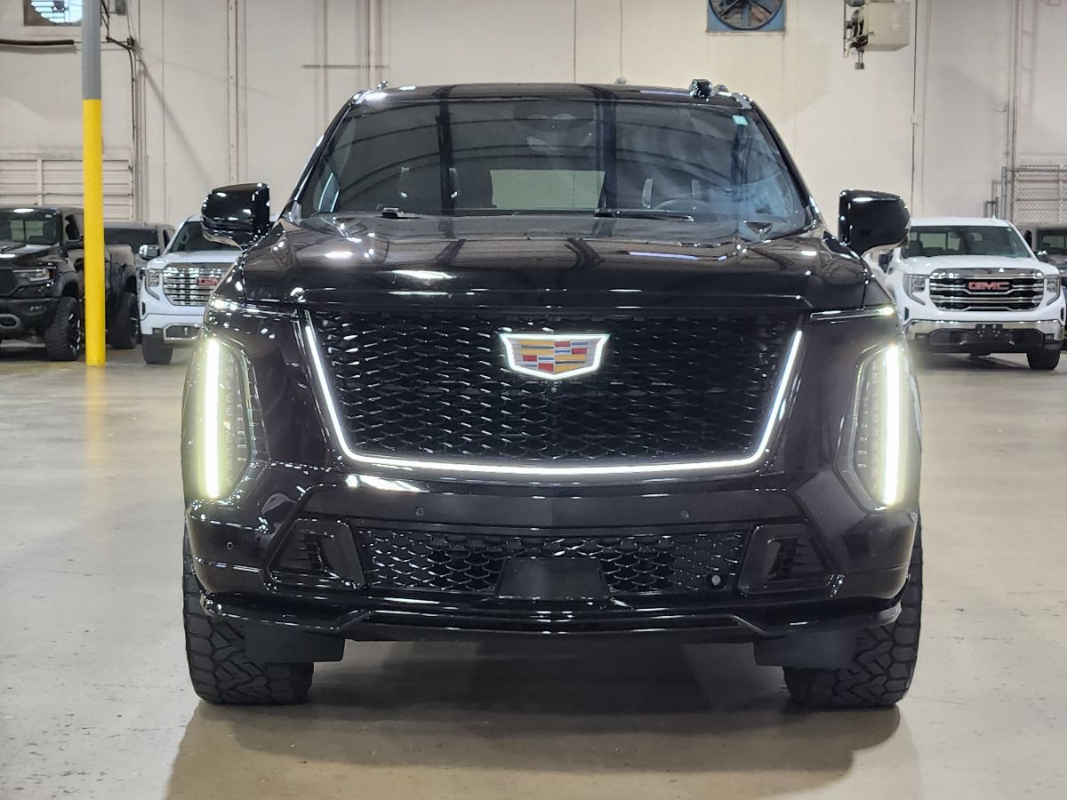Used 2025 Cadillac Escalade ESV V AWD/4WD image 2