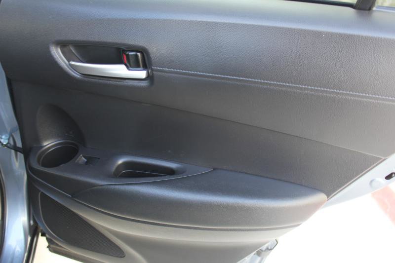 Used 2024 Toyota Corolla Cross XLE w/ Convenience Package image 18