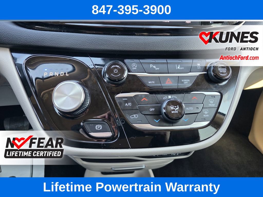 Used 2024 Chrysler Pacifica Touring-L image 59