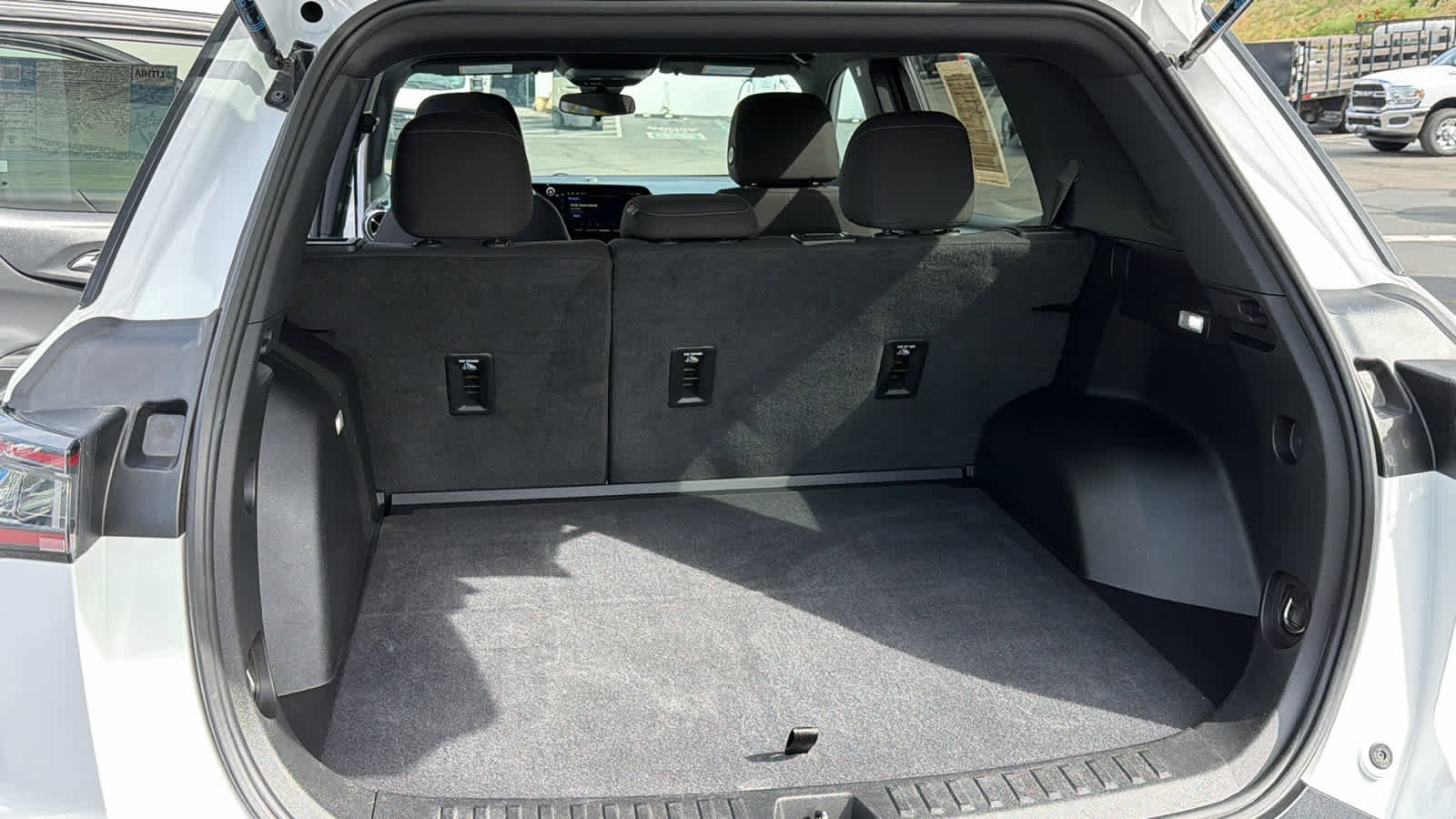 Used 2025 Chevrolet Equinox LT image 27