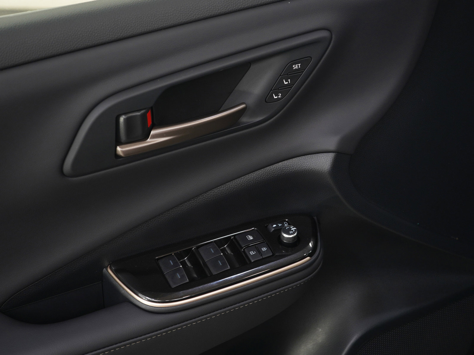 Used 2024 Toyota Crown Platinum AWD/4WD image 20