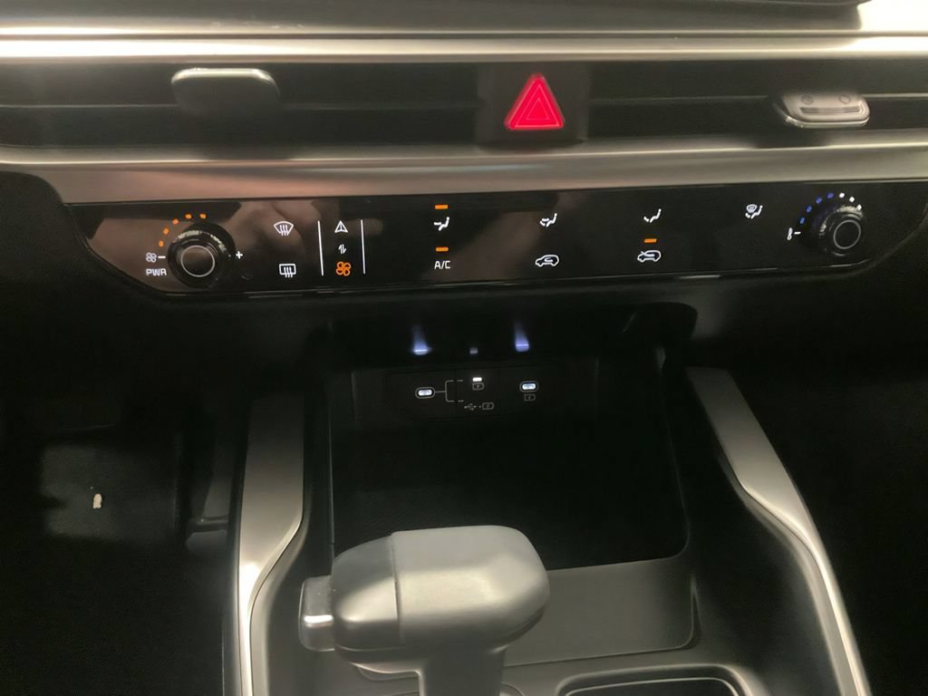 Certified 2026 Kia Sorento LX FWD image 22
